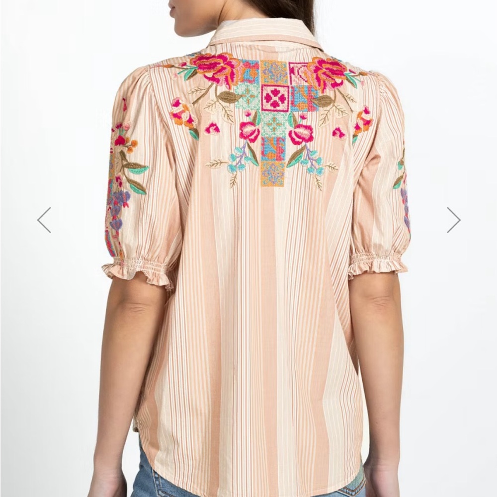 Johnny Was PETUNIA SMOCKED LISBON SHIRT. Size M - Picture 4 of 8